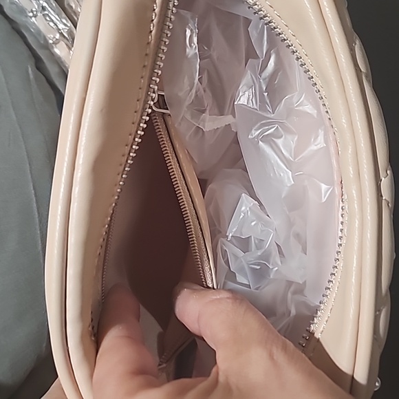Pink quilted "camera bag" or cross body Badgley Mischa/best offer - Picture 4 of 10
